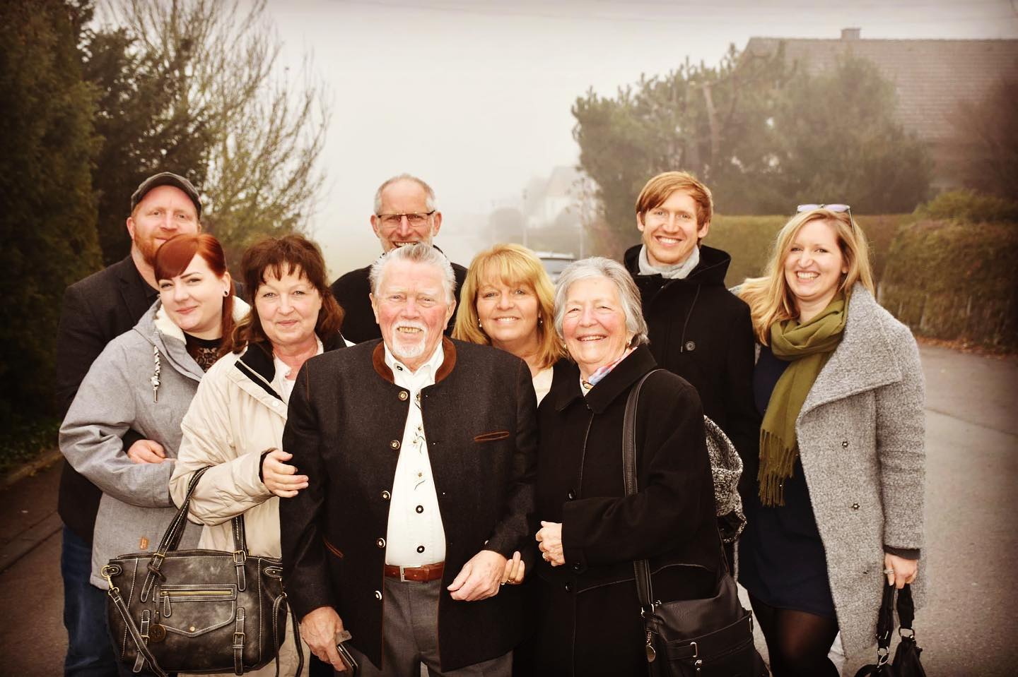 Wenn ihr nur wüsste wie gern ich euch habe 

Meine Familie ist die beste und steht zu jeder Zeit 1000% hinter mir … in guten und in schlechten Zeiten…. Ihr seid der Hammer ❤️❤️❤️🤘🏻🤘🏻🤘🏻

#krebsblogger #krebsisteinarschloch #krebskämpfer #krebskrank #cancer #cancerfighter #lifestyle #lifeisgood #lifeisbeautiful #lifecoaching #lifegoals #lifeofadventure #love #selfie #healthylifestyle #healthy #gesundheit #gesundleben #krank #krankheit #lebensfreude #lebengenießen #lebensqualität #lebedeinleben #lebensmotto #fickdichkrebs #zitate