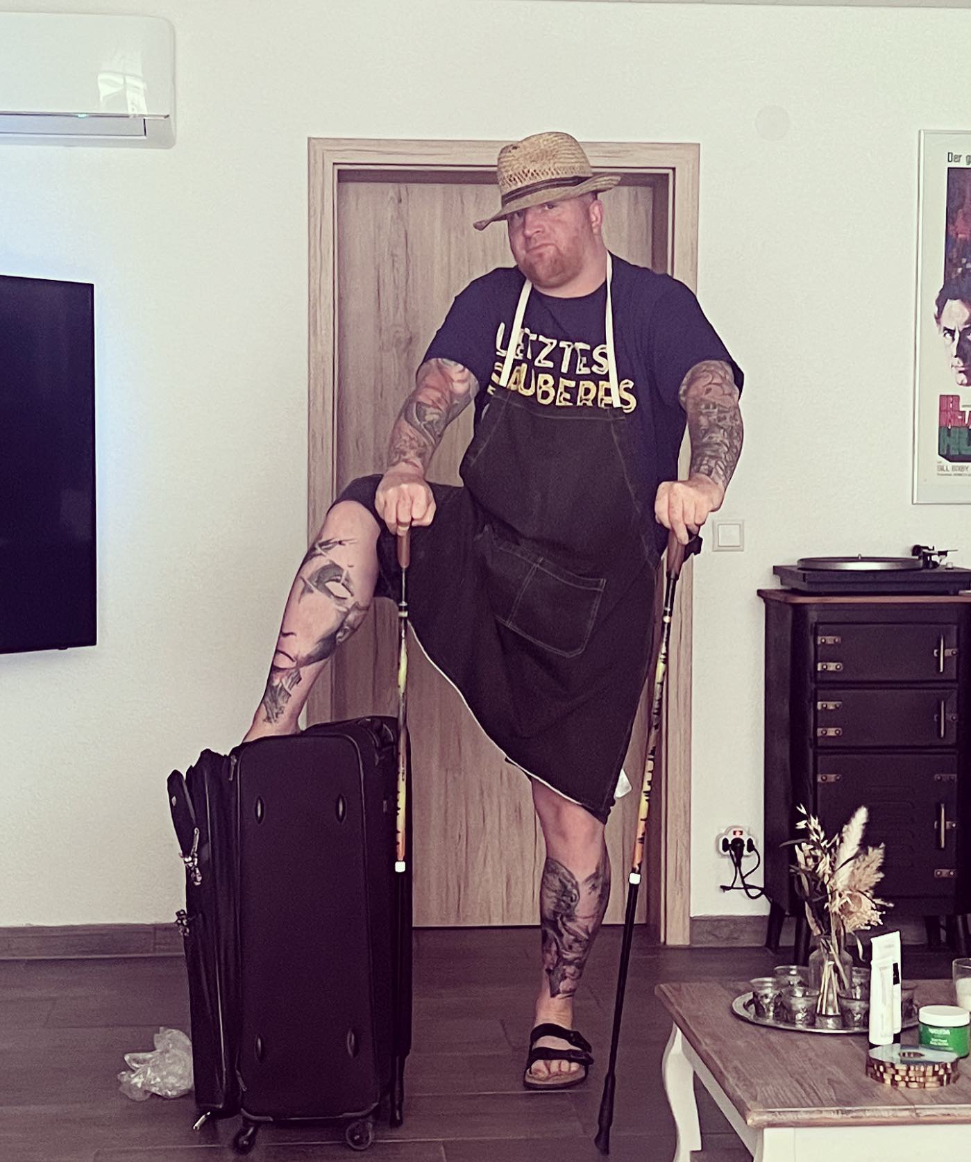 Ladys zieht euch warm an in Scheidegg. Schürze und Stöcke sind an Bord.

Lets Reha#

Kurschatten Bewerber dürfen sich gerne via PN anmelden. #dangeeeeeee

#krebsblogger #krebsisteinarschloch #krebskämpfer #krebskrank #cancer #cancerfighter #lifestyle #lifeisgood #lifeisbeautiful #lifecoaching #lifegoals #lifeofadventure #love #selfie #healthylifestyle #healthy #gesundheit #gesundleben #krank #krankheit #lebensfreude #lebengenießen #lebensqualität #lebedeinleben #lebensmotto #fickdichkrebs #zitate