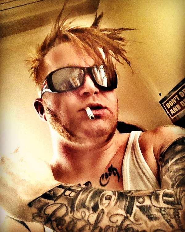 Damals als ich noch jünger war und mir Krebs so fremd wie normal aussehen war 😂🙏

Ich vermisse diese Zeit manchmal, obwohl es sinnlos ist weil es nie wieder so werden wird. Aber in Gedanken bin ich gerne manchmal dort. 

#krebsblogger #krebsisteinarschloch #krebskämpfer #krebskrank #cancer #cancerfighter #lifestyle #lifeisgood #lifeisbeautiful #lifecoaching #lifegoals #lifeofadventure #love #selfie #healthylifestyle #healthy #gesundheit #gesundleben #krank #krankheit #lebensfreude #lebengenießen #lebensqualität #lebedeinleben #lebensmotto #fickdichkrebs #zitate