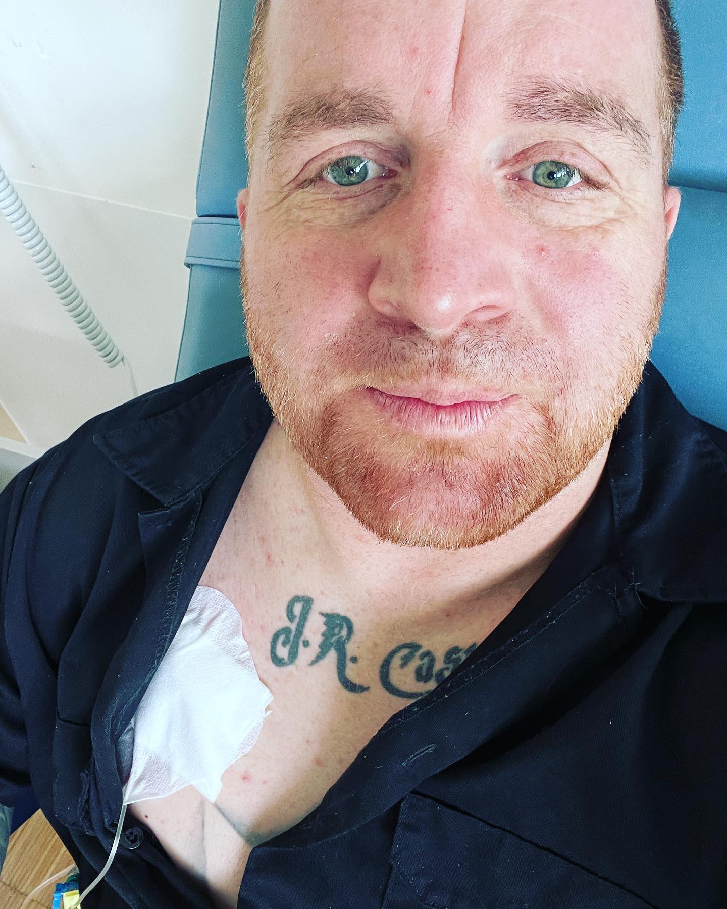 Und weiter geht’s. 

Chemotherapie über den Port. Ich bin wirklich sehr dankbar wenn ich an die Anfänge denke und ich überall Nadeln im Arm hatte. 

Wesentlich angenehmer und hier arbeiten eben Profis @klinikumheidenheim  Station C8 

Eine kleiner Pieks und alles ist okay. Ich hatte anfangs richtig Angst, aber komplett unbegründet. Hier wird man ernst genommen und gehört. 

#krebsblogger #krebsisteinarschloch #krebskämpfer #krebskrank #cancer #cancerfighter #lifestyle #lifeisgood #lifeisbeautiful #lifecoaching #lifegoals #lifeofadventure #love #selfie #healthylifestyle #healthy #gesundheit #gesundleben #krank #krankheit #lebensfreude #lebengenießen #lebensqualität #lebedeinleben #lebensmotto #fickdichkrebs #zitate #darmkrebs 

Ihr macht das sehr gut und ich fühle mich mehr als wohl bei euch ♥️