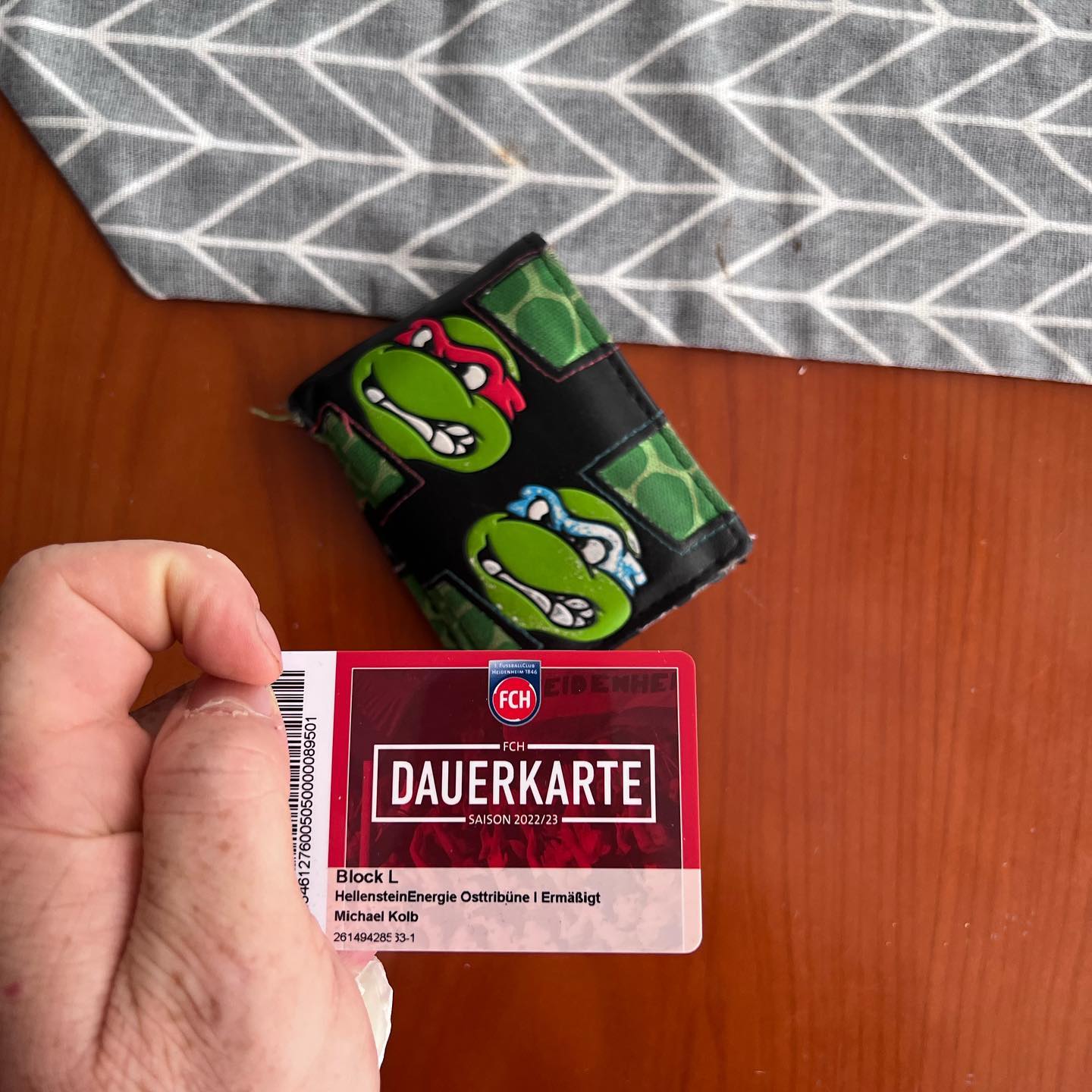 Jungs ich bin ab nächsten Heimspiel wieder auf der Osttribüne mit Dauerkarte (ermäßigt) bin ja schließlich behindert 🙏👌🫶 freu mich so sehr und dann mach mer nen fettes Foto vor dem Banner 

Danke und bis bald @leonardskw_1846 @maxx_hdh und alle andern.

@fch_1846 @heidenheim.de @fanprojekt_heidenheim @hei

#krebsisteinarschloch#darmkrebs#krebskämpfer #krebskrank #cancer #cancerfighter #lifestyle #lifeisgood #lifeisbeautiful #lifecoaching #paliativ #darmkrebs#lifeofadventure #love #selfie #healthylifestyle #healthy #gesundheit #gesundleben #krank #krankheit #lebensfreude #lebengenießen #lebensqualität #lebedeinleben #lebensmotto #fickdichkrebs #zitate