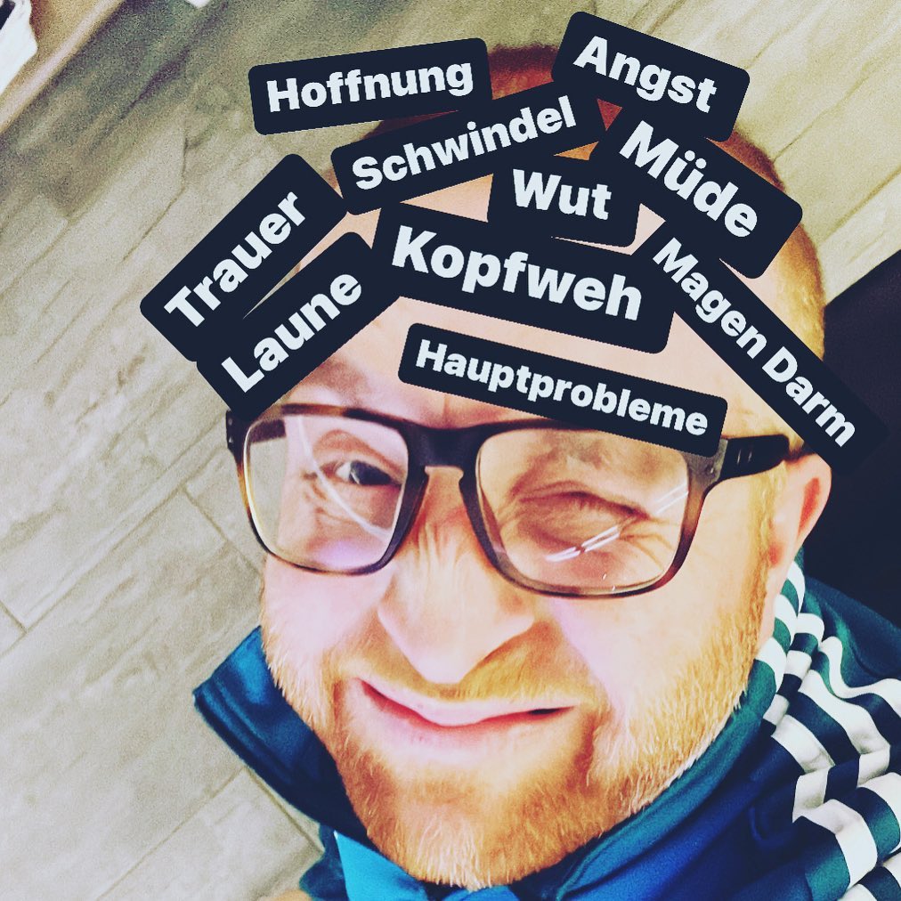 Während unter meine anderen beiden Posts eine Diskussion entlarvt wurde. 

KREBS ALS CHANCE
KREBS UND WERBUNG

Ich folge einigen Leuten hier auf Instagram. Mir gehen ständig meine Nebenwirkungen durch den Schädel wie auf diesem Bild … ständige Reize prallen auf mich ein ….. ständig …. Manchmal weniger…. Manchmal sehe ich Werbung und muss schreien .. Krebs als Chance …. Ich werde sofort wütend und frage nach meiner FUCKING CHANCE …. okay hab es nicht gelesen … Chance endlich meinen Beruf an den Nagel zu hängen und zu reisen …. Okay hab ich überlesen… trotzdem …. Scrolle weiter … Diagnose als Job genutzt …. Ahhh okay … prima auch noch Kohle machen mit allem …. Scrolle weiter … jetzt macht der auch Werbung ? Die nicht … Mega 😘🙋‍♂️…. Aber hier wieder … und immer dieses positive… dieser Krebs ist nicht positiv… in keiner Hinsicht … niemals … 

ABER WIESO FOLGT IHR MIR HIER DANN ? 

Ich lache über meinen Krebs und möchte meine Krankheit niche vermarkten…. Aber ihr folgt mir weil ich vielen ein Lachen auf Lippen lege … mal andere Sichtweisen zeige … ehrlich bin …. Und vielleicht Kraft gebe….
 
Das machen die andern aber auch … Trotz Werbung .. trotz ich bin jetzt Berater XY… 

Meine Ziel ist keine Kerbe … mein Ziel ist es nachzudenken und am gleichen Ziel zu schrauben 😀😀😀 ehrlichen Kontent auf Instagram 

Aufklärung und Freude … und unseren oftmals auch stillen Mitlesern ein Fels zu sein der den selben scheiss erlebt oder erlebt hat. 😉✋✋✋ ich mach trotzdem keine Werbung.

Aber ich ermutige euch mal hinter die Kulissen zu schauen. Das ist Arbeit so ein Kanal 😀🙋‍♂️🙋‍♂️ professionell geführt sowieso und als Mundwerk vieler Tausender Follower ein Haufen Verantwortung. 

Denkt nach wem ihr folgt und wem ihr was abkauft… dabei denke ich mehr an alle Hokuspokus Hexen wie an ich hab was gutes gegen Pickel.

Es gibt immer zwei Seiten und das wollte ich mit meinen beiden Posts mitteilen. Danke fürs mitmachen ✋