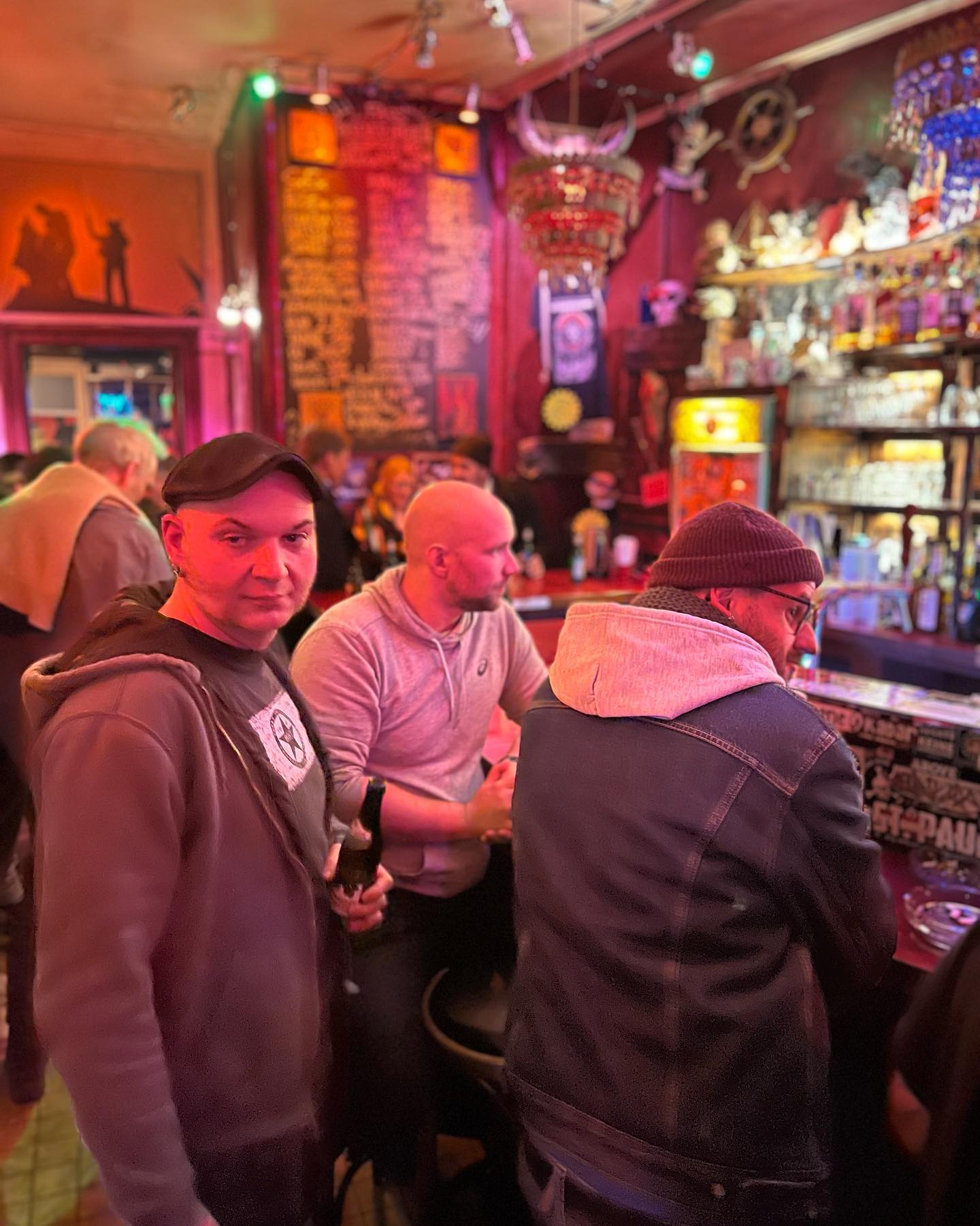 Unvergessen ♥️♥️

Jungs ich bin euch so unendlich dankbar. Wie toll einfach. Ich wurde nach Hamburg entführt. Standesgemäßes Hotel auf der Reeperbahn. Schöne Feier mit viel Lachen viel Essen Trinken Party und einfach mal kein Krebs haben. 

Kann das nicht in Worte fassen wie gut mir das tat ❤️❤️❤️❤️🚨🚨🚨👍👍👍

Unbedingt wieder 🤘🤘🤘 Punkrock und Heavy Metal 🎸 💪🏻

#darmkrebs#krebskämpfer #krebskrank #cancer #cancerfighter #lifestyle #lifeisgood #lifeisbeautiful #lifecoaching #paliativ #darmkrebs#lifeofadventure #love #selfie #healthylifestyle #healthy #gesundheit #gesundleben #krank #krankheit #lebensfreude #lebengenießen #lebensqualität #lebedeinleben #lebensmotto #fickdichkrebs #zitate