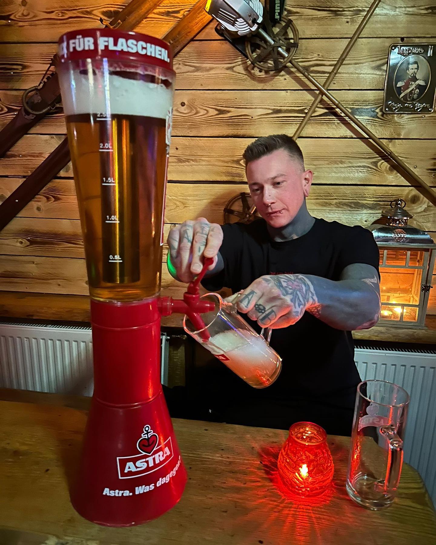 Unvergessen ♥️♥️

Jungs ich bin euch so unendlich dankbar. Wie toll einfach. Ich wurde nach Hamburg entführt. Standesgemäßes Hotel auf der Reeperbahn. Schöne Feier mit viel Lachen viel Essen Trinken Party und einfach mal kein Krebs haben. 

Kann das nicht in Worte fassen wie gut mir das tat ❤️❤️❤️❤️🚨🚨🚨👍👍👍

Unbedingt wieder 🤘🤘🤘 Punkrock und Heavy Metal 🎸 💪🏻

#darmkrebs#krebskämpfer #krebskrank #cancer #cancerfighter #lifestyle #lifeisgood #lifeisbeautiful #lifecoaching #paliativ #darmkrebs#lifeofadventure #love #selfie #healthylifestyle #healthy #gesundheit #gesundleben #krank #krankheit #lebensfreude #lebengenießen #lebensqualität #lebedeinleben #lebensmotto #fickdichkrebs #zitate