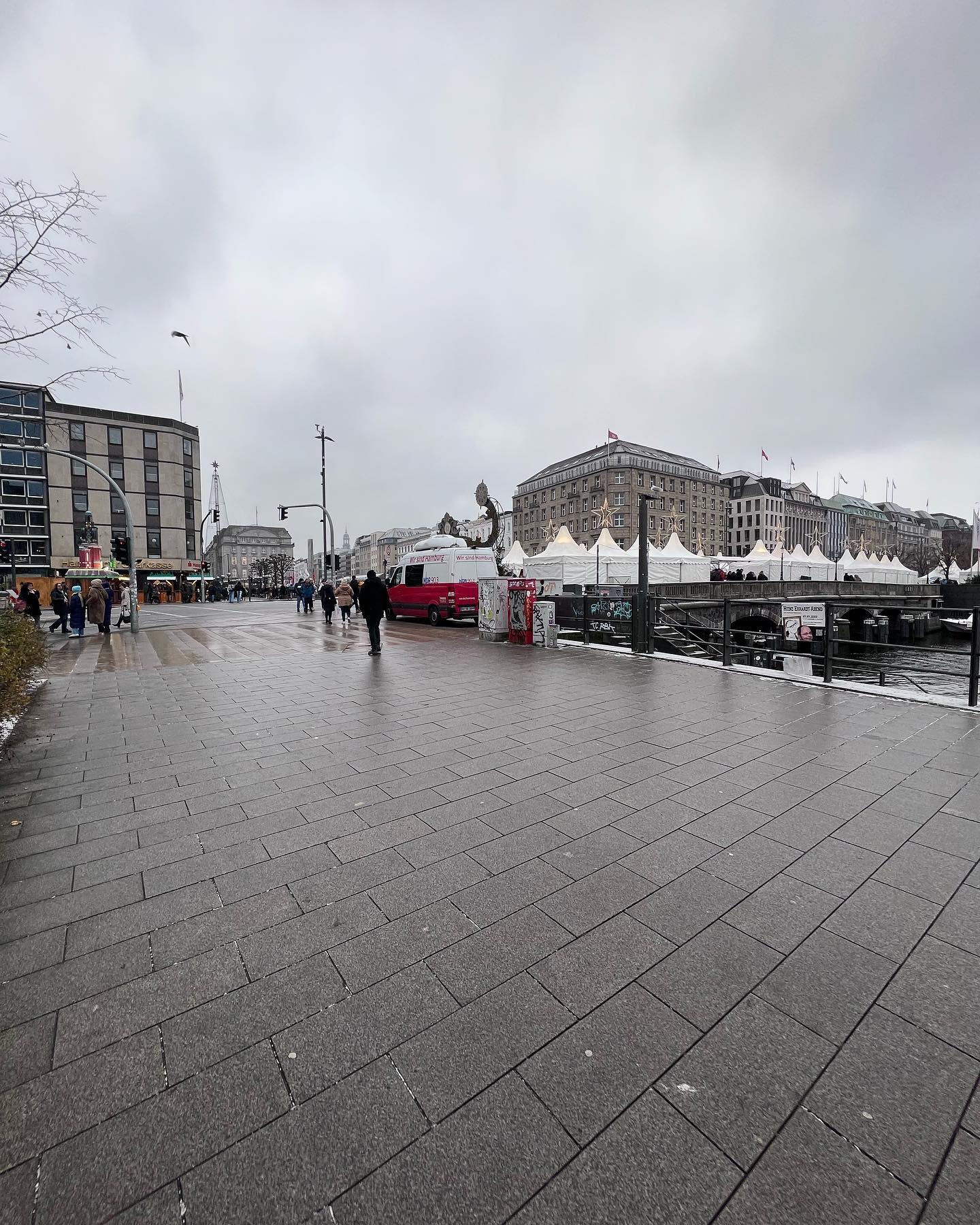 Unvergessen ♥️♥️

Jungs ich bin euch so unendlich dankbar. Wie toll einfach. Ich wurde nach Hamburg entführt. Standesgemäßes Hotel auf der Reeperbahn. Schöne Feier mit viel Lachen viel Essen Trinken Party und einfach mal kein Krebs haben. 

Kann das nicht in Worte fassen wie gut mir das tat ❤️❤️❤️❤️🚨🚨🚨👍👍👍

Unbedingt wieder 🤘🤘🤘 Punkrock und Heavy Metal 🎸 💪🏻

#darmkrebs#krebskämpfer #krebskrank #cancer #cancerfighter #lifestyle #lifeisgood #lifeisbeautiful #lifecoaching #paliativ #darmkrebs#lifeofadventure #love #selfie #healthylifestyle #healthy #gesundheit #gesundleben #krank #krankheit #lebensfreude #lebengenießen #lebensqualität #lebedeinleben #lebensmotto #fickdichkrebs #zitate
