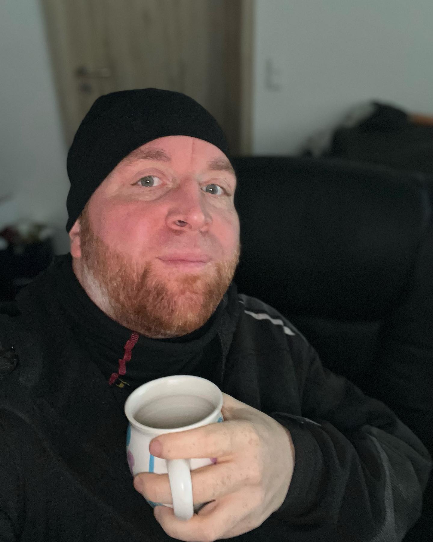 wollen…. können….. sollen …. müssen….. 

Ist es nicht egal ?….JEIN …… 

Ich für mein Leben halte es zumindest so… solang es nicht unmittelbar schadet ist es machbar … und selbst ein, ich war bisschen dabei, oder habe es versucht, ist besser als einrosten … manchmal muss man den Schweinhehund packen und es einfach machen…

Der Körper entscheidet… manchmal hör ich mehr und manchmal eben weniger auf ihn 😀😀🤘….

Bisher fahre ich sehr gut mit der Einstellung …. 

Eigentlich weiß doch jeder wie es geht 😀 mach was die gut tut und teste auch ma die Grenzen aus……man traut sich aber oft nicht … oder Mann übertreibt wieder und liegt dann flach und ist bockig … 😀 die Balance zu finden ….. eine Aufgabe die mich jeden Tag beschäftigt… 

Behalte die Balance 😀🤓

#krebsisteinarschloch#darmkrebs#krebskämpfer #krebskrank #cancer #cancerfighter #lifestyle #lifeisgood #lifeisbeautiful #lifecoaching #paliativ #darmkrebs#lifeofadventure #love #selfie #healthylifestyle #healthy #gesundheit #gesundleben #krank #krankheit #lebensfreude #lebengenießen #lebensqualität #lebedeinleben #lebensmotto #fickdichkrebs #zitate