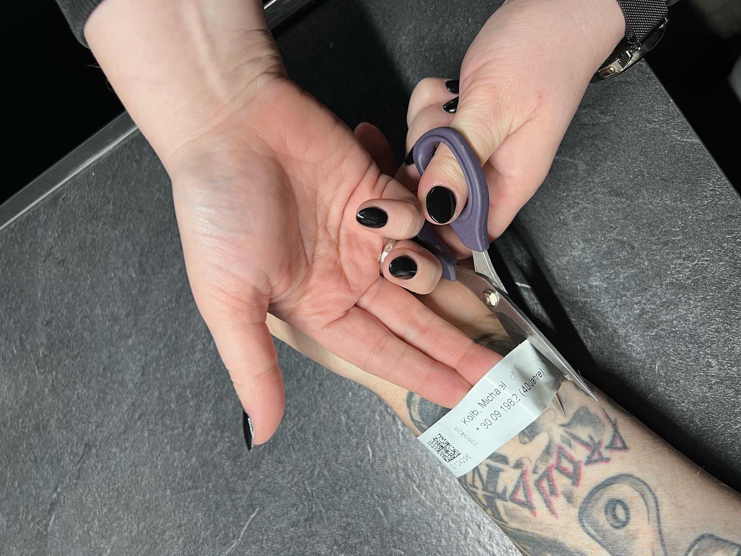 Immer dieser Moment wenn man vom Krankenhaus nach Hause kommt und deine liebsten dich umsorgen. 
Was wäre nur ohne euch @tantejani @conny.kolb62 und einfach alle ❤️🙏

Es gibt nichts schöneres 🙏 den Krankenhausgeruch abzuduschen und im eigenen Bett zu schlafen.

Ich hoffe ich darf mal ne lange Zeit nun hier bleiben und packe meine Sachen maximal zum Camping ⛺️ 

#krebsisteinarschloch #darmkrebs#krebskämpfer #krebskrank #cancer #cancerfighter #lifestyle#cancerblogger #lifeisgood #lifeisbeautiful #lifecoachin #palliativ #darmkrebs#lifeofadventure #love #selfie #healthylifestyle #healthy #gesundheit #gesundleben #krank #krankheit #lebensfreude #lebengenießen #lebensqualität #lebedeinleben #lebensmotto #fickdichkrebs #zitate #fckcancer