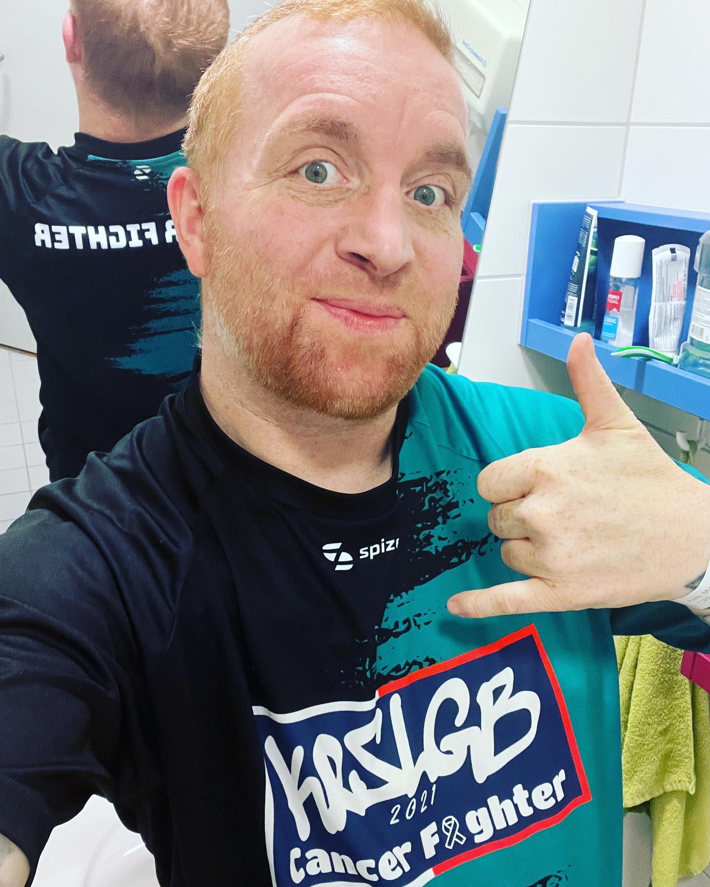 Wenn die der Krebs fickt … dann fick einfach mal zurück ….

Heute bin ich mehr aufgestanden mehr aus dem Bett gekommen. Ich fühle mich wacher …. Und hoffe bald nur noch solche Tage zu haben … an denen es weiter geht…. Und man sich besser fühlt als gestern ….

#krebsisteinarschloch #darmkrebs#krebskämpfer #krebskrank #cancer #cancerfighter #lifestyle#cancerblogger #lifeisgood #lifeisbeautiful #lifecoachin #palliativ #darmkrebs#lifeofadventure #love #selfie #healthylifestyle #healthy #gesundheit #gesundleben #krank #krankheit #lebensfreude #lebengenießen #lebensqualität #lebedeinleben #lebensmotto #fickdichkrebs #zitate 
#fckcancer