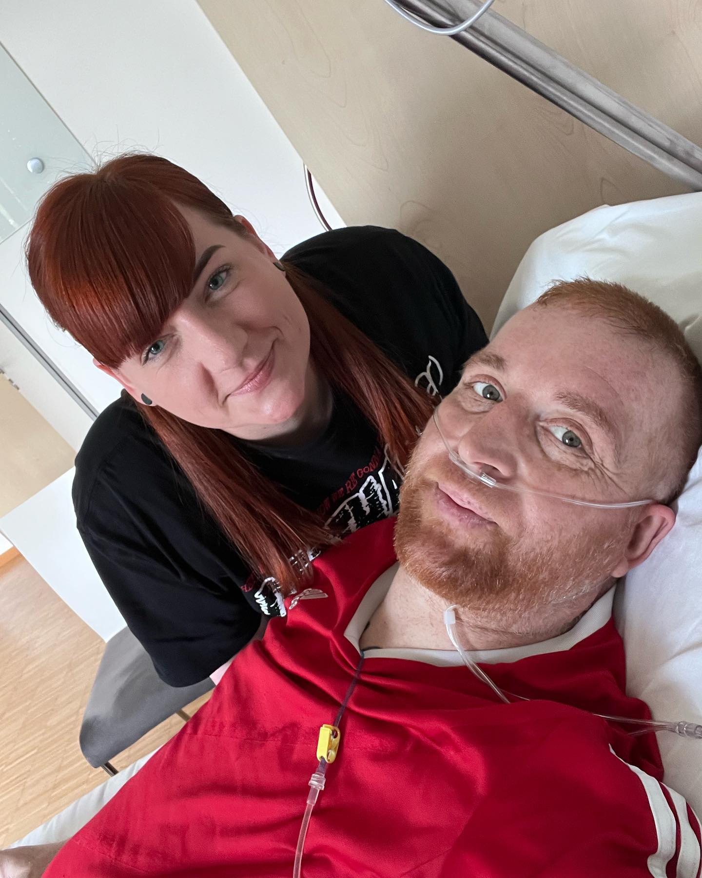 Meine liebe Frau zu Gast ❤️ @tantejani 

Das Sprichwort hinter jedem starken Mann steht eine mindestens doppelt so starke Frau stimmt einfach. 

Einfach danke für alles 🙏🤓
Du stehst immer hinter mir ob ich lache weine oder wieder im Krankenhaus bin, du kommst mich jeden Tag besuchen. 

Ohne dich würde ich alles vergessen und wäre komplett überfordert mit allem schriftlichen usw …. einfach krass was du leistest jeden Tag ❤️

Ich liebe dich 😘 

#krebsisteinarschloch #darmkrebs#krebskämpfer #krebskrank #cancer #cancerfighter #lifestyle#cancerblogger #lifeisgood #lifeisbeautiful #lifecoachin #palliativ #darmkrebs#lifeofadventure #love #selfie #healthylifestyle #healthy #gesundheit #gesundleben #krank #krankheit #lebensfreude #lebengenießen #lebensqualität #lebedeinleben #lebensmotto #fickdichkrebs #zitate 
#fckcancer