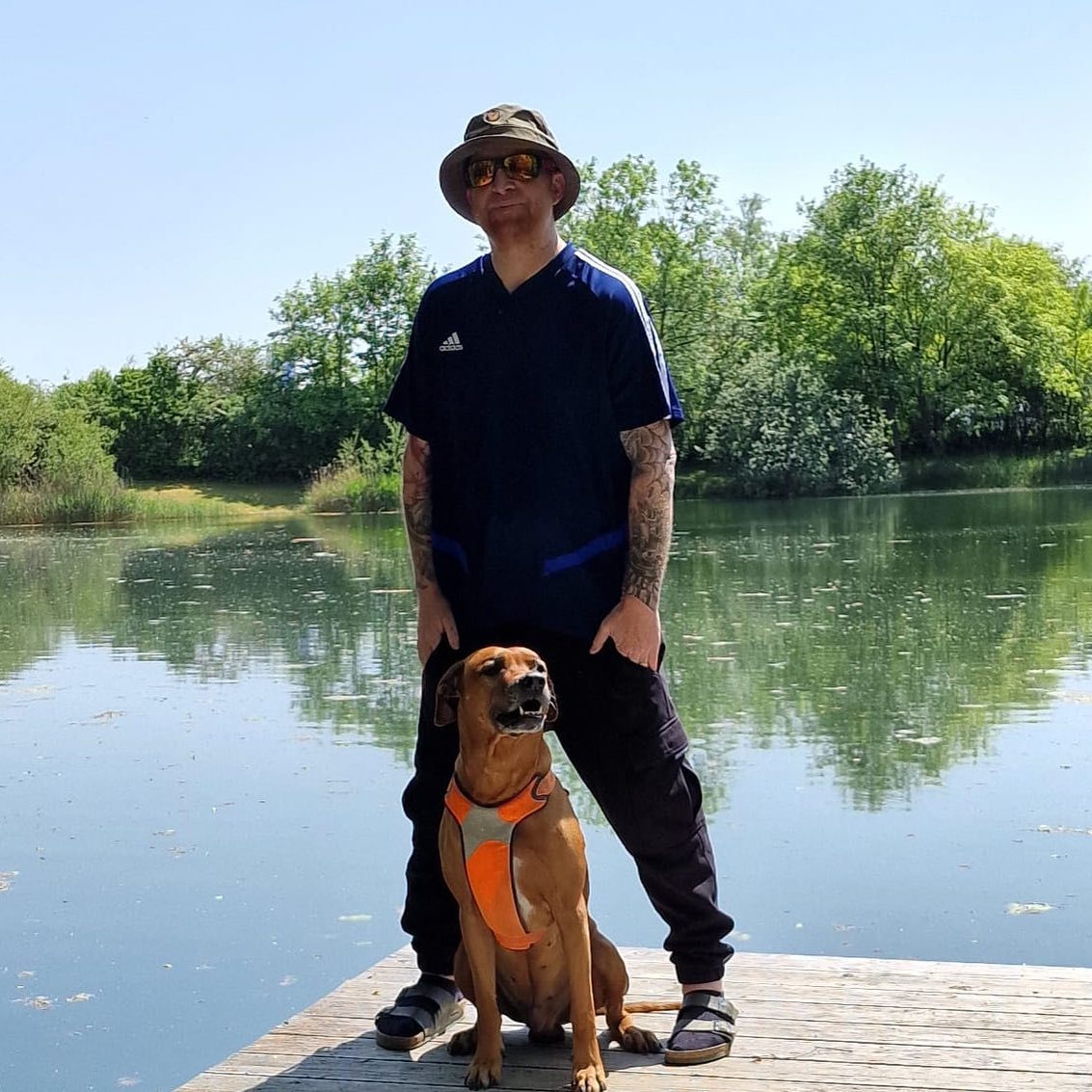 Als ich vor 2 Wochen aufgewacht bin auf der Intensivstation hätte ich niemals erwartet überhaupt dieses Jahr wieder sowas erleben zu dürfen. Was für ein Kampf. Er hat sich sowas von gelohnt, auch wenn ich viel Schweiß, Tränen und Federn lassen musste. 

Ich will noch viel mehr solcher Momente mit meinen Liebsten. 

Ich muss nicht weiß ich wohin geflogen sein. Lieber öfters kleine spontane Ausflüge hier in unserm Schwabenland oder gerne auch mal außerhalb wenn es die Gesundheit wieder zulässt. 

Das Leben ist so schön und findet direkt vor der Haustüre statt. Danke @tantejani @conny.kolb62 @san.smile24 @si_lvia3252 @steffen_ fürs immer wieder aufpäppeln ❤️😉😉😉 der kleine Steh Auf Mann torkelt langsam wieder durch die Landschaft ❤️🫶

#krebsisteinarschloch #darmkrebs#krebskämpfer #krebskrank #cancer #cancerfighter #lifestyle#cancerblogger #lifeisgood #lifeisbeautiful #lifecoachin #palliativ #darmkrebs#lifeofadventure #love #selfie #healthylifestyle #healthy #gesundheit #gesundleben #krank #krankheit #lebensfreude #lebengenießen #lebensqualität #lebedeinleben #lebensmotto #fickdichkrebs #zitate 
#fckcancer