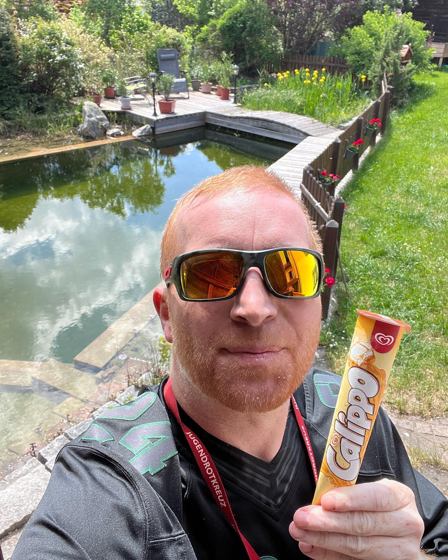 Und ich sauge weiter jeden Moment auf. 

Heute gabs nen Mittagsschlaf und nen geiles Eis, ich hatte Besuch. Es geht so viel wenn man mal die Augen schließt und sich kurz konzentriert. Es geht so viel mehr als nur rumliegen… und wenn man mich frägt sag ich natürlich ich hab heute nix gemacht …. Dabei war es so viel mehr als ich erwartet habe.

Geil geil geil ….. es darf auch mal einfach schön sein und alles andere wird ausgeblendet für den Moment.

#krebsisteinarschloch #darmkrebs#krebskämpfer #krebskrank #cancer #cancerfighter #lifestyle#cancerblogger #lifeisgood #lifeisbeautiful #lifecoachin #palliativ #darmkrebs#lifeofadventure #love #selfie #healthylifestyle #healthy #gesundheit #gesundleben #krank #krankheit #lebensfreude #lebengenießen #lebensqualität #lebedeinleben #lebensmotto #fickdichkrebs #zitate 
#fckcancer