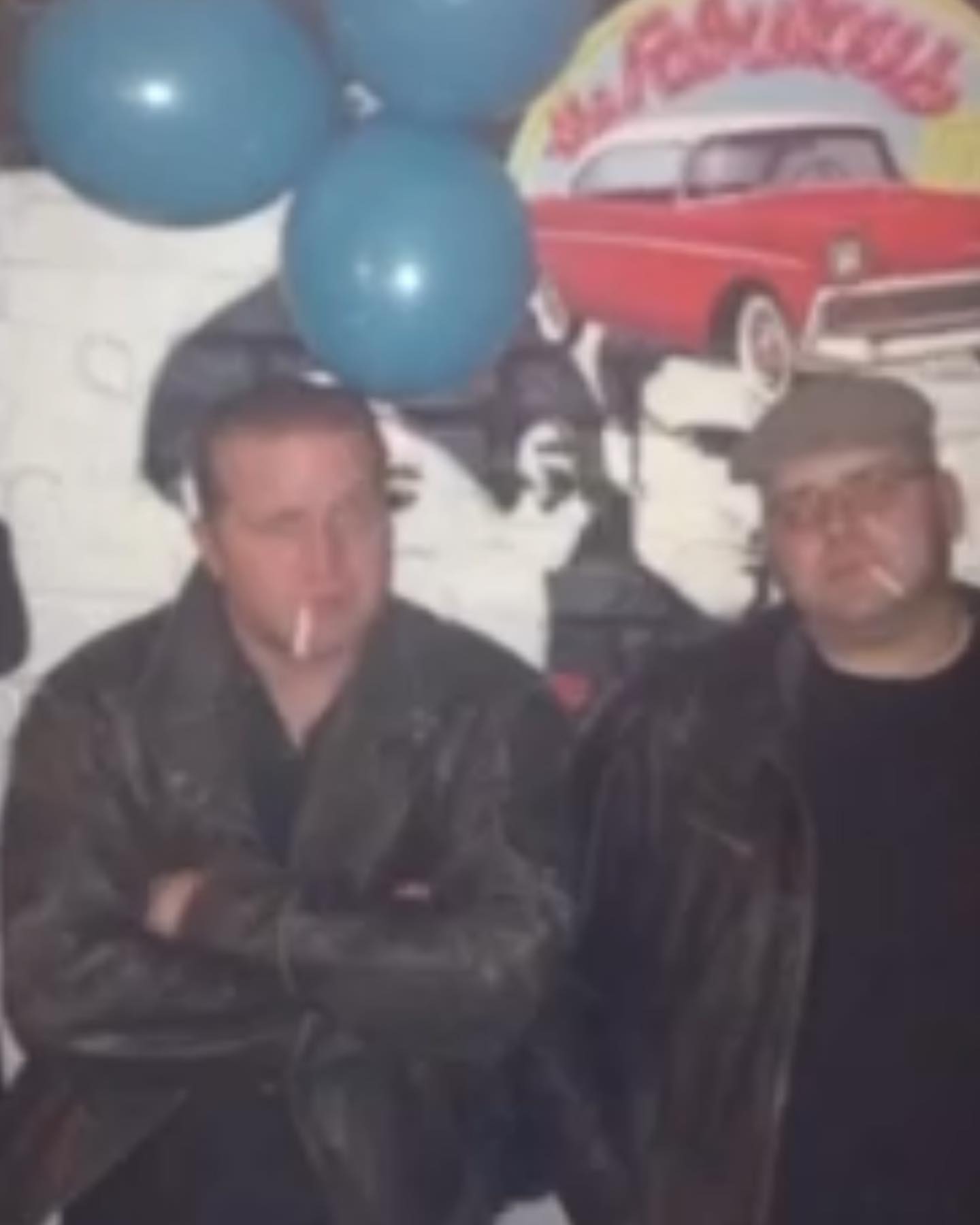 Ein paar völlig verschiedene Fotos aus meinem Leben. 

Vom Dorfkindfußballer zum Punk, vom Metaller zum Pseudorocker und vom Türsteher unterwegs mit verrückten Hooligans zum DJ und Barkeeper. Vom Heizungsmonteur zum  Rettungssanitäter, Krankenpfleger, Erzieher und Lehrer. Wahnsinn ….. ich sag oft, dieses Leben muss man erstmal überleben und hat mich bis heute geprägt. 

Ein Leben, dass ich gerne festgehalten möchte. 

Hierzu sammle ich noch alte Fotos von mir. Falls jemand was hat gerne melden. Am besten aus der Punk Zeit 😉

Meine Idee war, einfach mal ein paar geile Geschichten als Video Blog. Meine Kindheit und einige geile unglaubliche Erlebnisse. Eine Reise in meine Vergangenheit. 
Die Videos sollen 15-25 Minuten gehen. Zum einen ist es mir selbst wichtig, weil die Erinnerungen schon oft verschwimmt und ich das unbedingt festhalten möchte. Nicht nur für mich sondern auch für für meine Familie, meine Kumpels und Weggefährten. 😀

Wie wurde ich zu diesem Menschen der ich heute bin. Ich hab da irgendwie Lust drauf und möchte das mal versuchen, sobald es mir besser geht.

Es gibt vieles zu erzählen. Mann sagt ja immer der muss sich erst die Hörner abstoßen. Ich hatte wohl ein Geweih. Trotzdem ist so im Nachhinein was aus dem Kerl geworden. 😉 hier möchte ich euch entführen in die Vergangenheit. Mir gefällt die Idee schon länger, ich verwende natürlich keine echten Namen usw. 😀✅

#krebsisteinarschloch #darmkrebs#krebskämpfer #krebskrank #cancer #mutmacher #cancerfighter #lifestyle#cancerblogger #lifeisgood #lifeisbeautiful #lifecoachin #palliativ #darmkrebs#lifeofadventure #dasistpalliativ #selfie #healthylifestyle #healthy #gesundheit #gesundleben #krank #krankheit #lebensfreude #darmkrebskämpfer #krebskrank  #cancerfighter #lebedeinleben #lebensmotto #fickdichkrebs #zitate 
#fckcancer