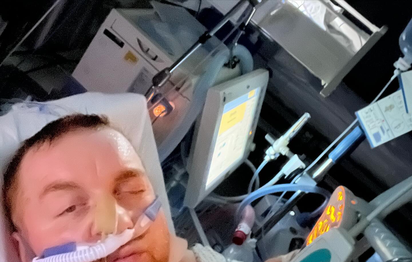 Die folgenden Bilder sind nicht nicht für  jeden geeignet. Hier ging’s mir wirklich super schlecht. Nichts desto trotz geht’s mir gut damir die Bilder zu sehen und mich erinnern. Wie stark ich gekämpft habe und wie viel Power habe. Wenn der Beastmode aktiviert ist. Wie viel ist da möglich ? Einfach alles wäre da möglich. 

Hier sieht man den eisernen Willen und jedes Feuer in meinen Augen diesem scheiss Krebs mit allem was ich habe zu begegnen. Meine ganze Kraft und meine Power bekommst du zu spüren, meine Wut, Trauer Hass und Schmerz du bekommst alles zu spüren. Bis du für immer gehst 💪🏻💪🏻💪🏻💪🏻

Ich gebe niemals auf. 💪🏻💪🏻💪🏻💪🏻

FUCK CANCER 

Diese Bilder motivieren mich weiterzumachen 💪🏻

We are CANCERBUSTERS

Wie geht’s euch bei solchen Bildern ? Motiviert euch das wenn ihr euch so sehen würdet? Oder kommen da bestimmte Gedanken die man nicht möchte ? 

#krebsisteinarschloch #darmkrebs#krebskämpfer #krebskrank #cancer #mutmacher #cancerfighter #lifestyle#cancerblogger #lifeisgood #lifeisbeautiful #lifecoachin #palliativ #darmkrebs#lifeofadventure #dasistpalliativ #selfie #healthylifestyle #healthy #gesundheit #gesundleben #krank #krankheit #lebensfreude #darmkrebskämpfer #krebskrank  #cancerfighter #lebedeinleben #lebensmotto #fickdichkrebs #zitate 
#fckcancer