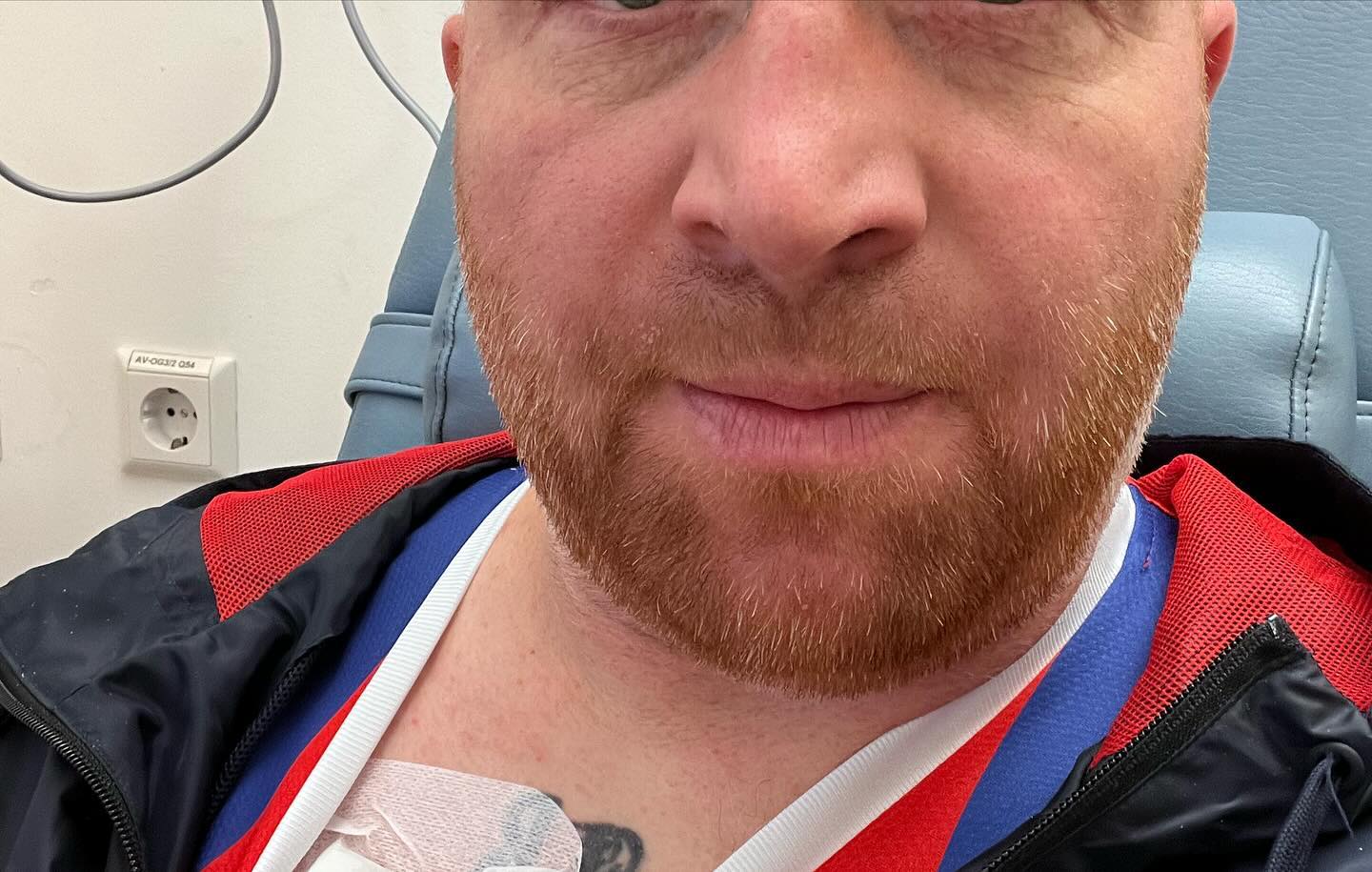 Die folgenden Bilder sind nicht nicht für  jeden geeignet. Hier ging’s mir wirklich super schlecht. Nichts desto trotz geht’s mir gut damir die Bilder zu sehen und mich erinnern. Wie stark ich gekämpft habe und wie viel Power habe. Wenn der Beastmode aktiviert ist. Wie viel ist da möglich ? Einfach alles wäre da möglich. 

Hier sieht man den eisernen Willen und jedes Feuer in meinen Augen diesem scheiss Krebs mit allem was ich habe zu begegnen. Meine ganze Kraft und meine Power bekommst du zu spüren, meine Wut, Trauer Hass und Schmerz du bekommst alles zu spüren. Bis du für immer gehst 💪🏻💪🏻💪🏻💪🏻

Ich gebe niemals auf. 💪🏻💪🏻💪🏻💪🏻

FUCK CANCER 

Diese Bilder motivieren mich weiterzumachen 💪🏻

We are CANCERBUSTERS

Wie geht’s euch bei solchen Bildern ? Motiviert euch das wenn ihr euch so sehen würdet? Oder kommen da bestimmte Gedanken die man nicht möchte ? 

#krebsisteinarschloch #darmkrebs#krebskämpfer #krebskrank #cancer #mutmacher #cancerfighter #lifestyle#cancerblogger #lifeisgood #lifeisbeautiful #lifecoachin #palliativ #darmkrebs#lifeofadventure #dasistpalliativ #selfie #healthylifestyle #healthy #gesundheit #gesundleben #krank #krankheit #lebensfreude #darmkrebskämpfer #krebskrank  #cancerfighter #lebedeinleben #lebensmotto #fickdichkrebs #zitate 
#fckcancer